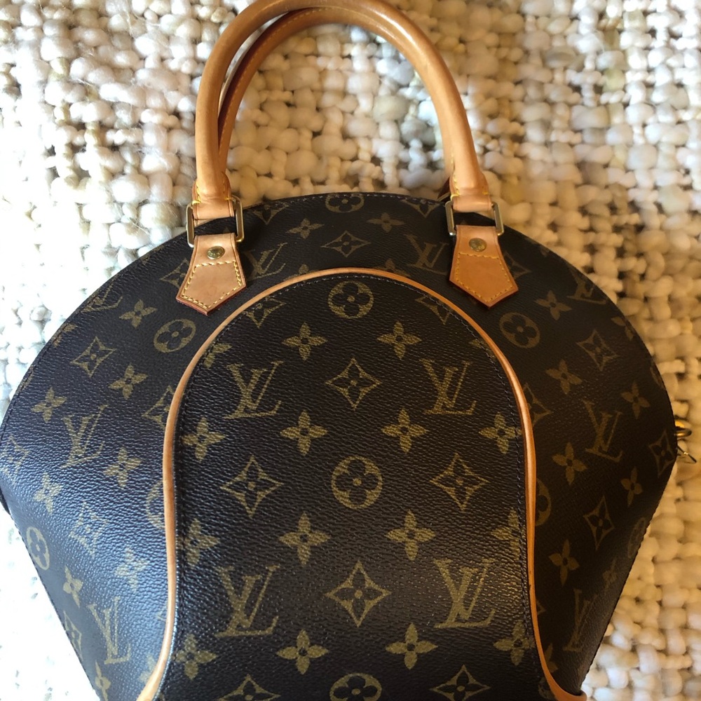 Louis Vuitton Elipse M size